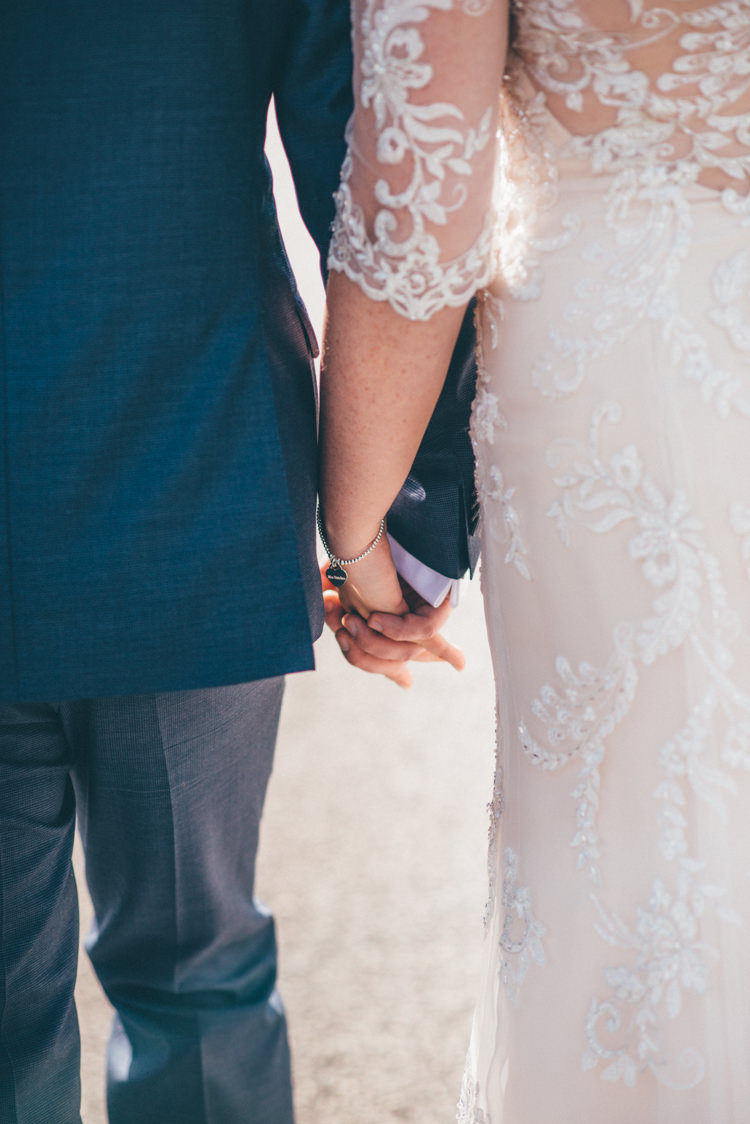 Outdoorsy Rustic Sunflowers Wedding http://www.helenjanesmiddy.com/