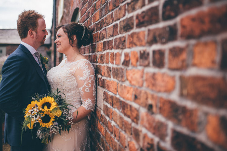 Outdoorsy Rustic Sunflowers Wedding http://www.helenjanesmiddy.com/