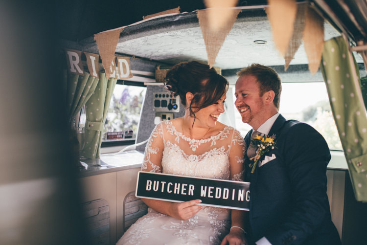 Outdoorsy Rustic Sunflowers Wedding http://www.helenjanesmiddy.com/