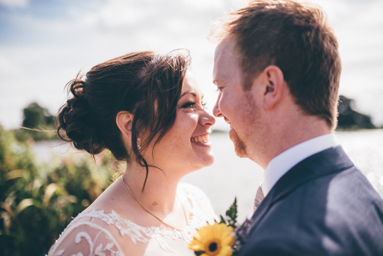 Outdoorsy Rustic Sunflowers Wedding http://www.helenjanesmiddy.com/