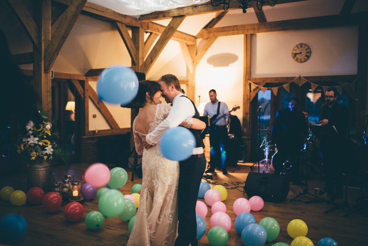 Outdoorsy Rustic Sunflowers Wedding http://www.helenjanesmiddy.com/