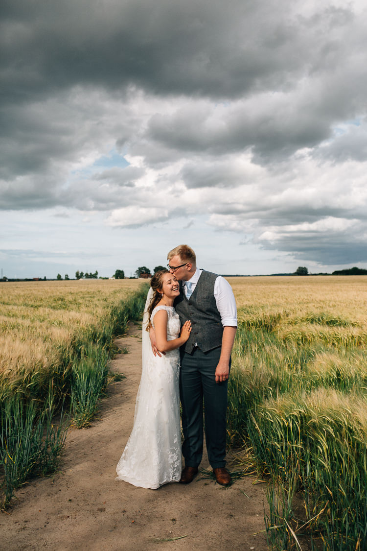 Floral Marquee Summer Wedding http://matildadelvesweddingphotography.com/