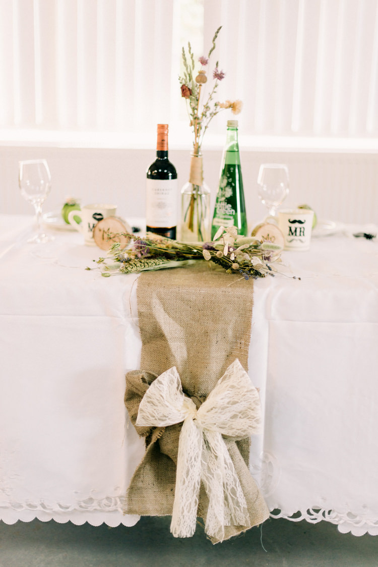Hesian Lace Bow Table Cloth Runner Rural Rustic Autumn Wedding http://www.saltyseaphotography.com/