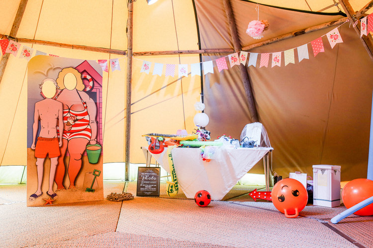 Romantic Pink Summer Glamping Wedding http://helenrussellphotography.co.uk/