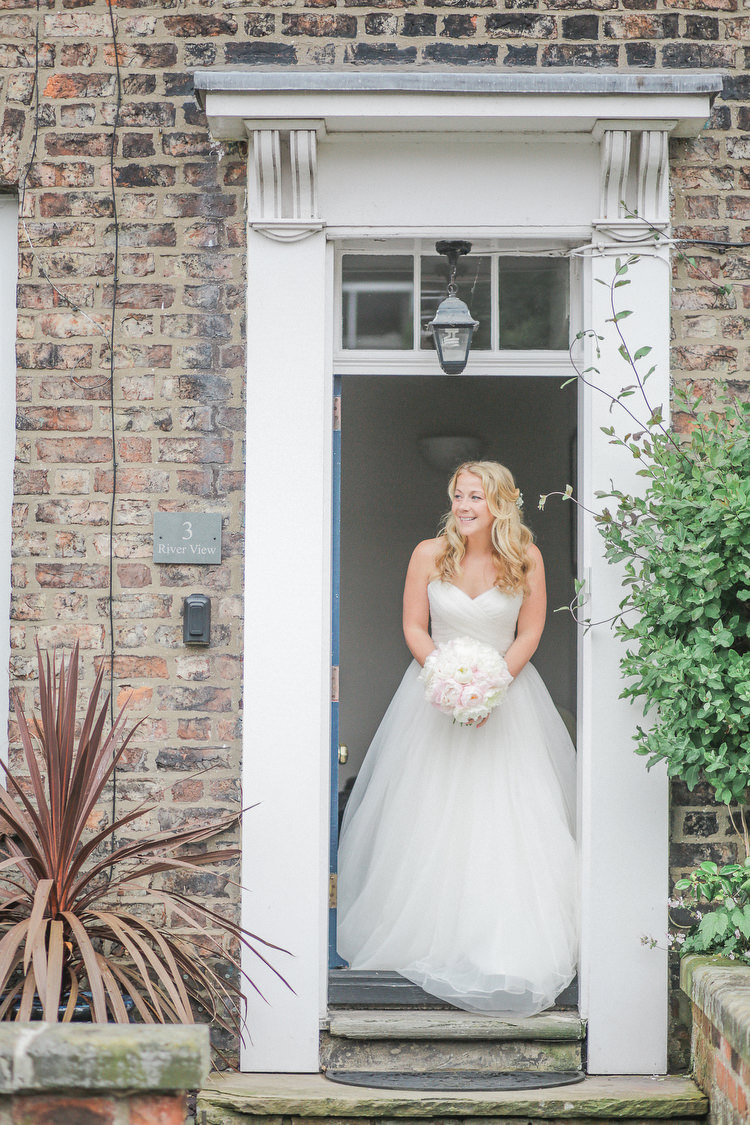 Romantic Pink Summer Glamping Wedding http://helenrussellphotography.co.uk/