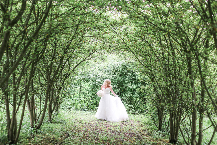 Romantic Pink Summer Glamping Wedding http://helenrussellphotography.co.uk/