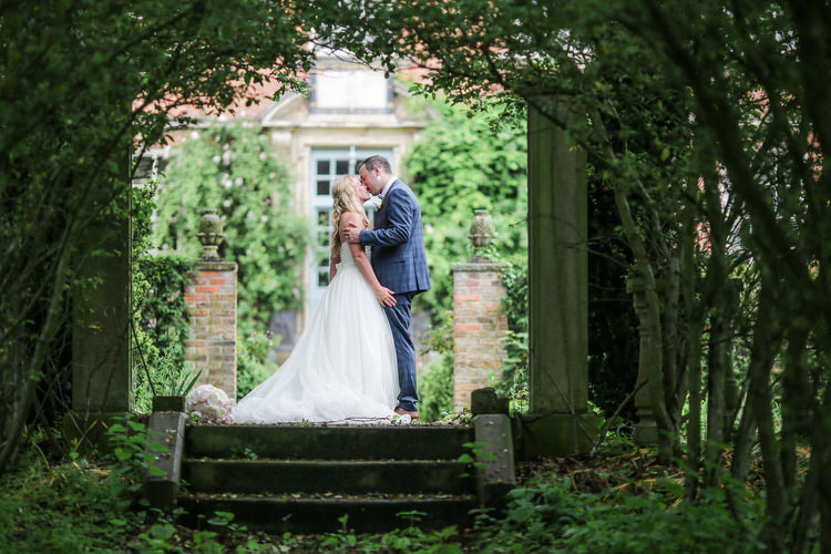 Romantic Pink Summer Glamping Wedding http://helenrussellphotography.co.uk/