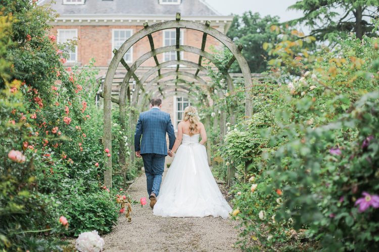 Romantic Pink Summer Glamping Wedding http://helenrussellphotography.co.uk/