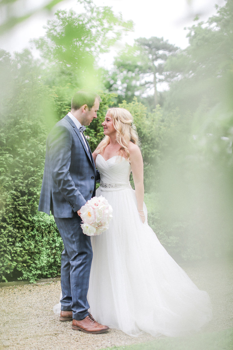 Romantic Pink Summer Glamping Wedding http://helenrussellphotography.co.uk/