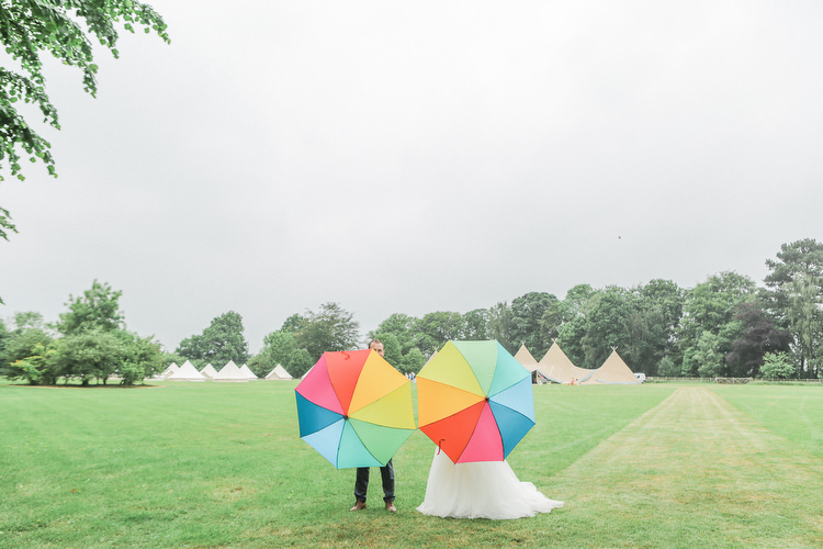Romantic Pink Summer Glamping Wedding http://helenrussellphotography.co.uk/