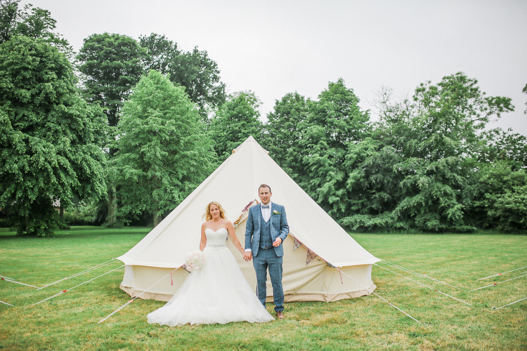 Romantic Pink Summer Glamping Wedding http://helenrussellphotography.co.uk/
