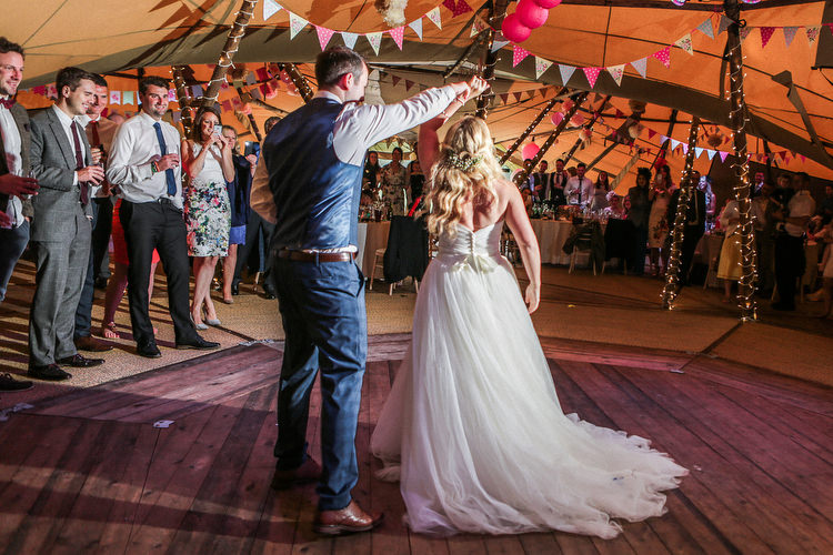 Romantic Pink Summer Glamping Wedding http://helenrussellphotography.co.uk/