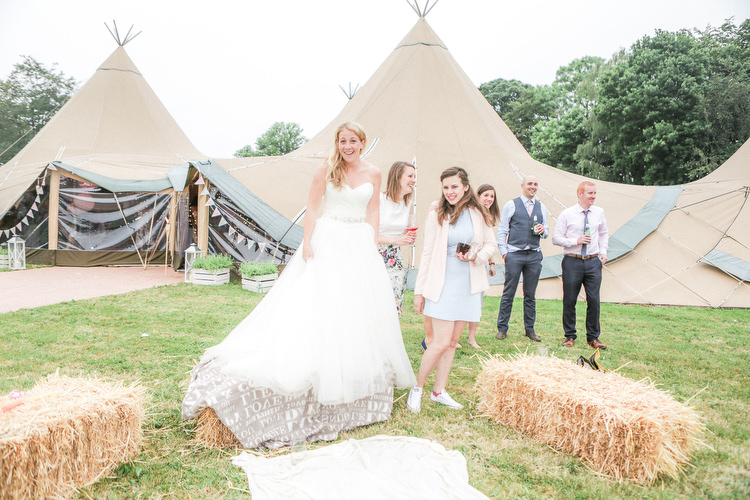 Romantic Pink Summer Glamping Wedding http://helenrussellphotography.co.uk/