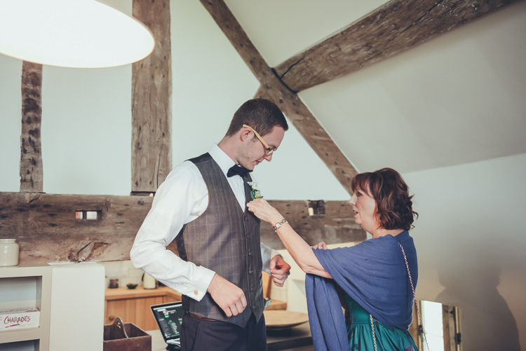 Rustic Home Made Country Barn Wedding http://lisahowardphotography.co.uk/