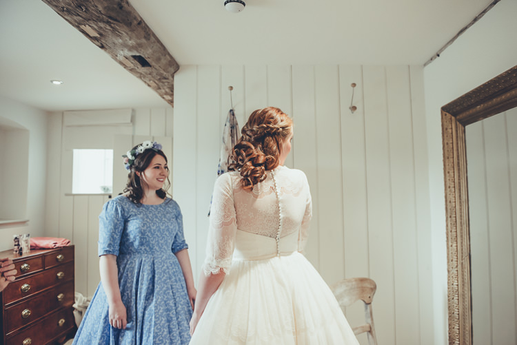Rustic Home Made Country Barn Wedding http://lisahowardphotography.co.uk/