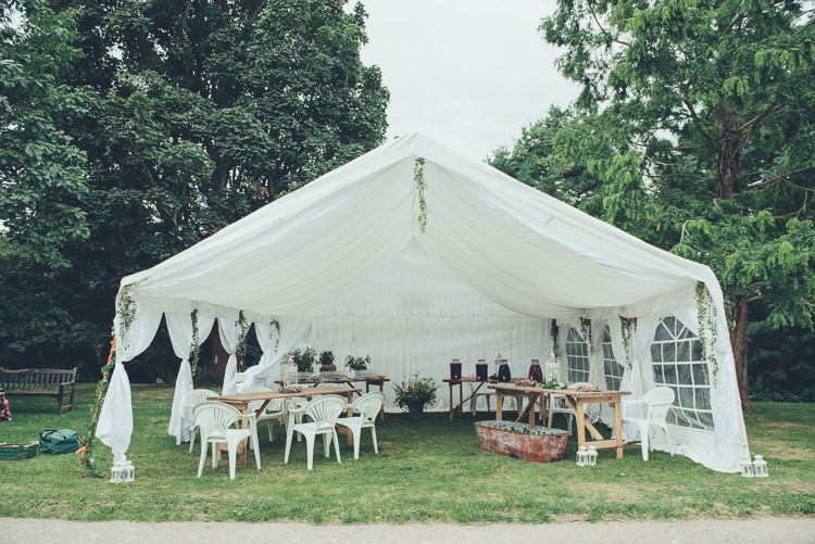Rustic Home Made Country Barn Wedding http://lisahowardphotography.co.uk/
