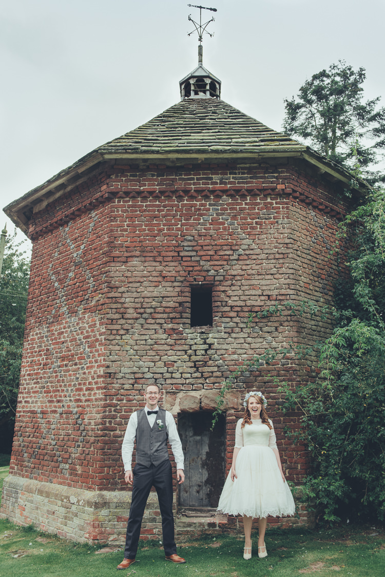 Rustic Home Made Country Barn Wedding http://lisahowardphotography.co.uk/