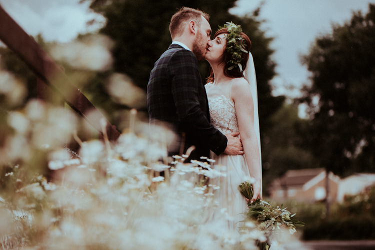 Enchanted Forest Natural Wedding http://photo.shuttergoclick.com/