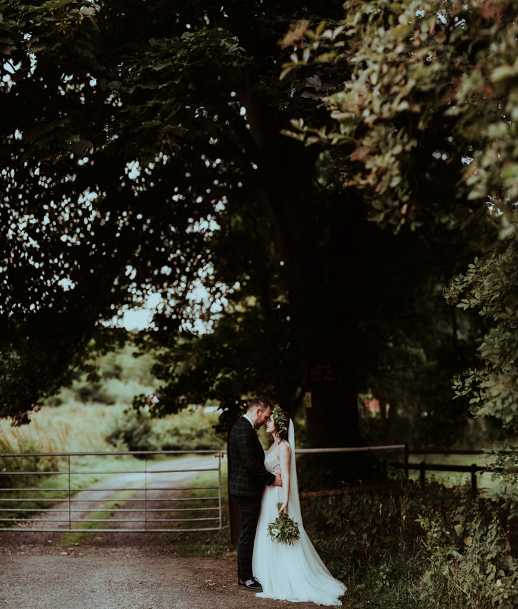 Enchanted Forest Natural Wedding http://photo.shuttergoclick.com/