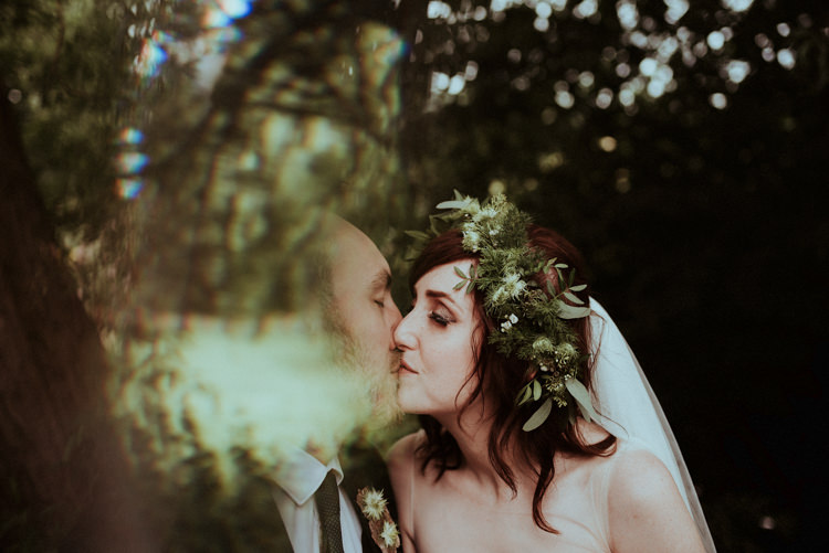 Enchanted Forest Natural Wedding http://photo.shuttergoclick.com/