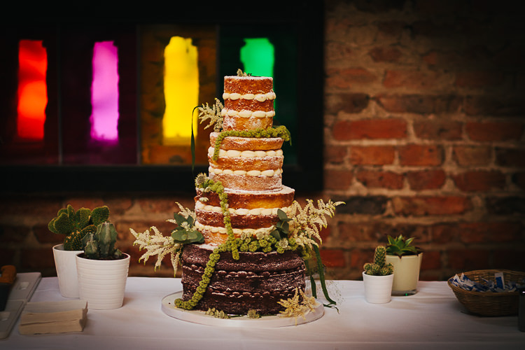 Naked Cake Layer Sponge Cream Flowers Stylish Indie Vintage Wedding http://www.timdunk.com/