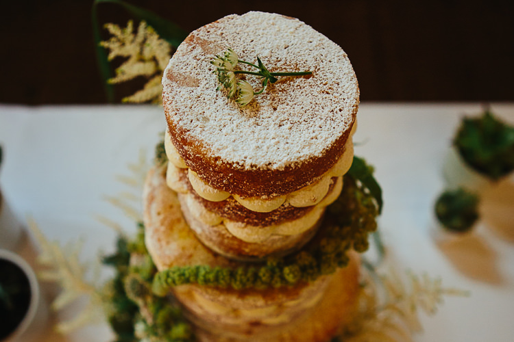 Naked Cake Sponge Layer Cream Flowers Stylish Indie Vintage Wedding http://www.timdunk.com/