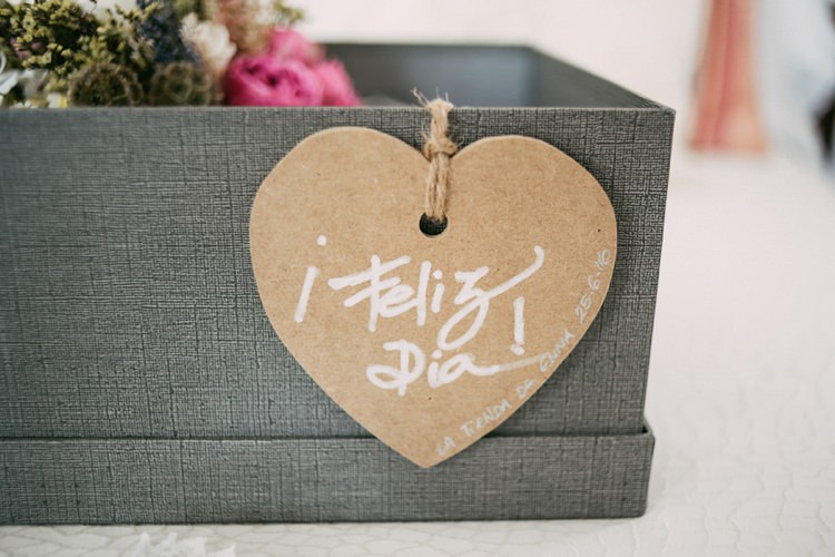 Grey Box Florals Cardboard Heart DIY Calligraphy Romantic Bohemian Spain Wedding http://saralobla.com/