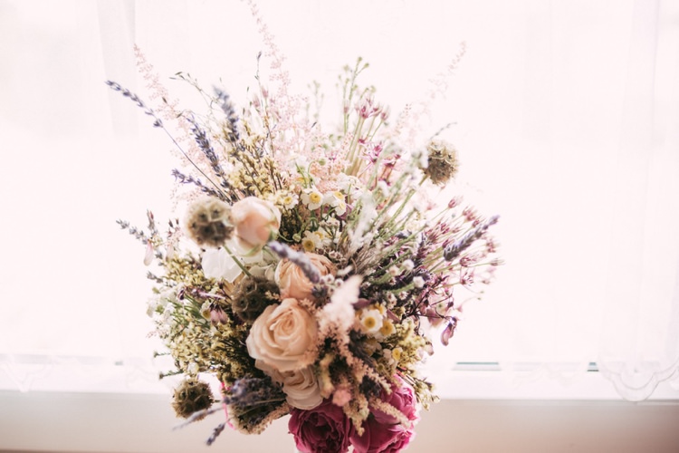 Bridal Bouquet Pastels Pink Cream Purple Roses Lavender Daisy Flowers Romantic Bohemian Spain Wedding http://saralobla.com/