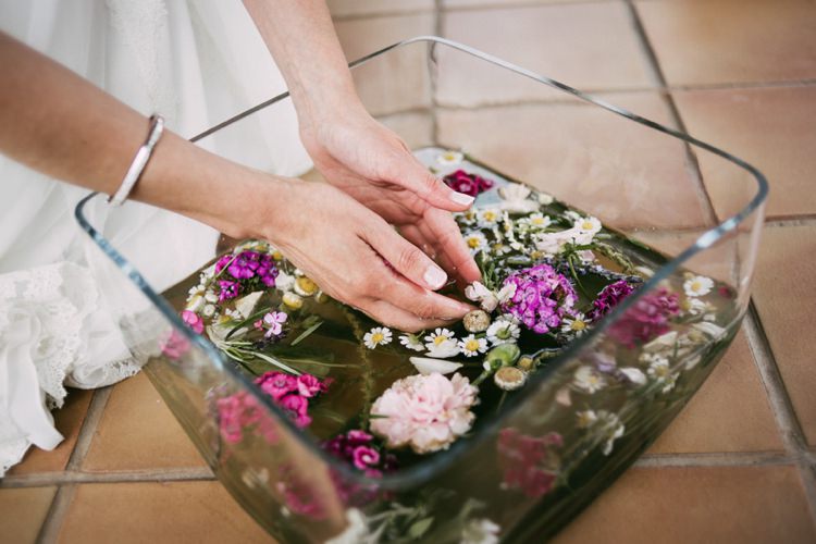 Wedding Tradition Soaked Fresh Flowers Cleansing Bride Pastel Florals Carnation Daisy Lavender Rosemary Romantic Bohemian Spain Wedding http://saralobla.com/