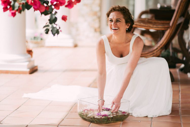 Wedding Tradition Soaked Fresh Flowers Cleansing Bride Pastel Florals Carnation Daisy Lavender Rosemary Romantic Bohemian Spain Wedding http://saralobla.com/