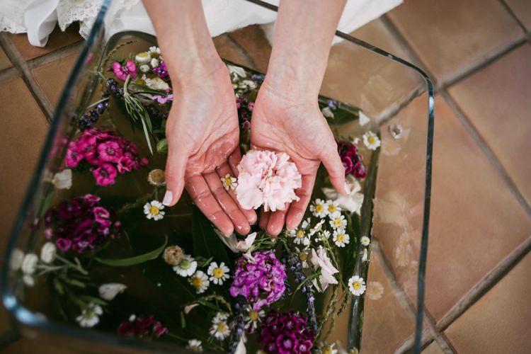 Wedding Tradition Soaked Fresh Flowers Cleansing Bride Pastel Florals Carnation Daisy Lavender Rosemary Romantic Bohemian Spain Wedding http://saralobla.com/