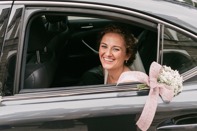 Bride Floral Hairpiece Soft Makeup Veil Wedding Car White Bouquet Pink Ribbon Bow Romantic Bohemian Spain Wedding http://saralobla.com/