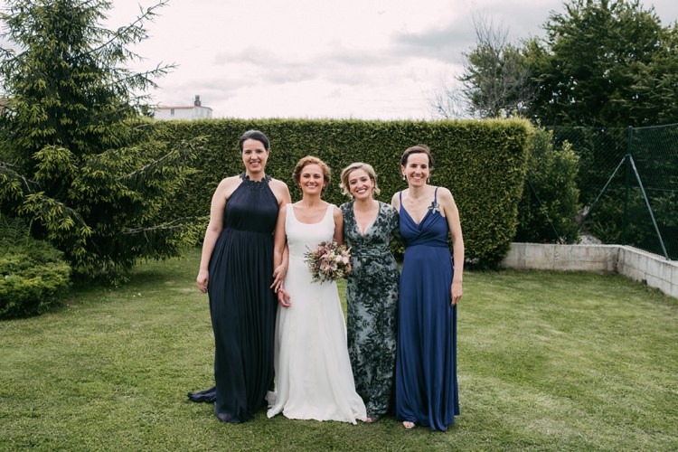 Bride Round Neck Crepe Tulle Bridal Gown Pastel Bouquet Roses Lavender Friends Family Outside Trees Grass Romantic Bohemian Spain Wedding http://saralobla.com/
