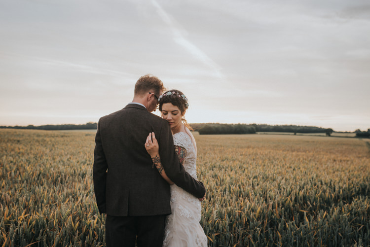 DIY Pastel Creative Wedding http://www.baiandelle.com/