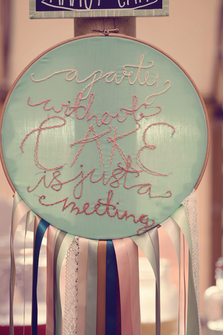 Embriodery Hoop Cake Sign Homespun Mint Yurt Wedding http://www.jessicaraphaelphotography.com/