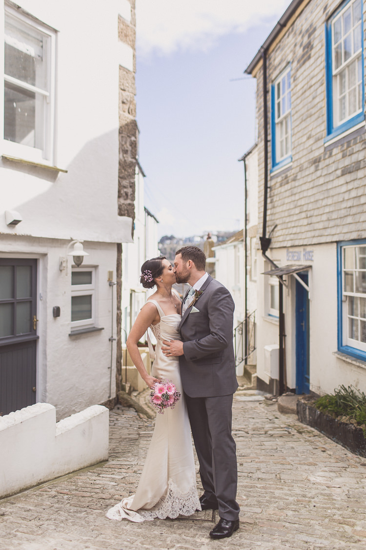 Relaxed Seaside St Ives Wedding http://www.wearetheclarkes.com/