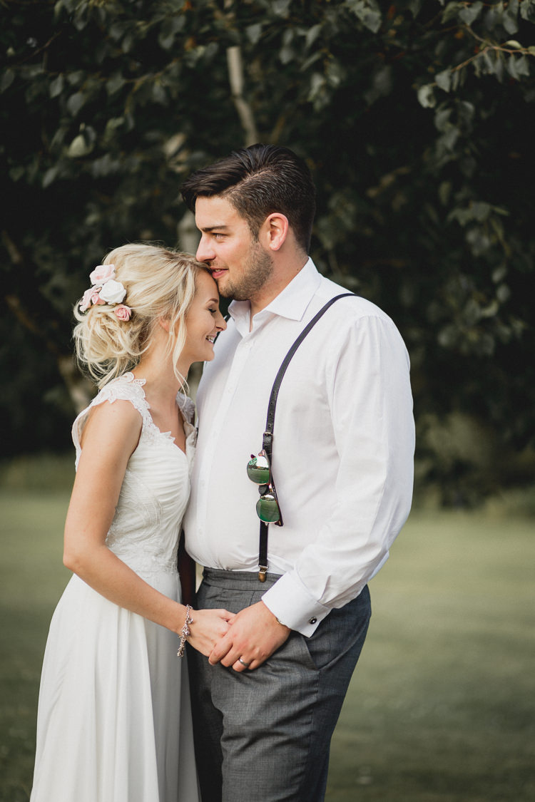 Pastel Pretty Summer Picnic Wedding http://www.loveluella.co.uk/