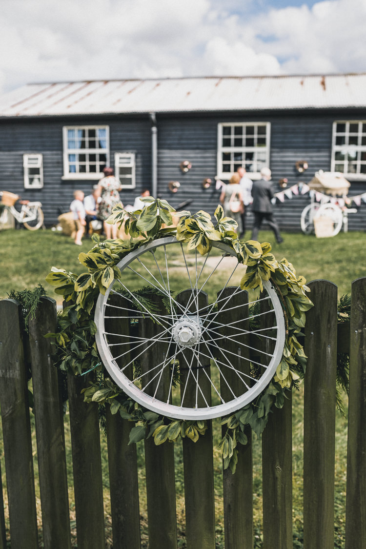 Pastel Pretty Summer Picnic Wedding http://www.loveluella.co.uk/