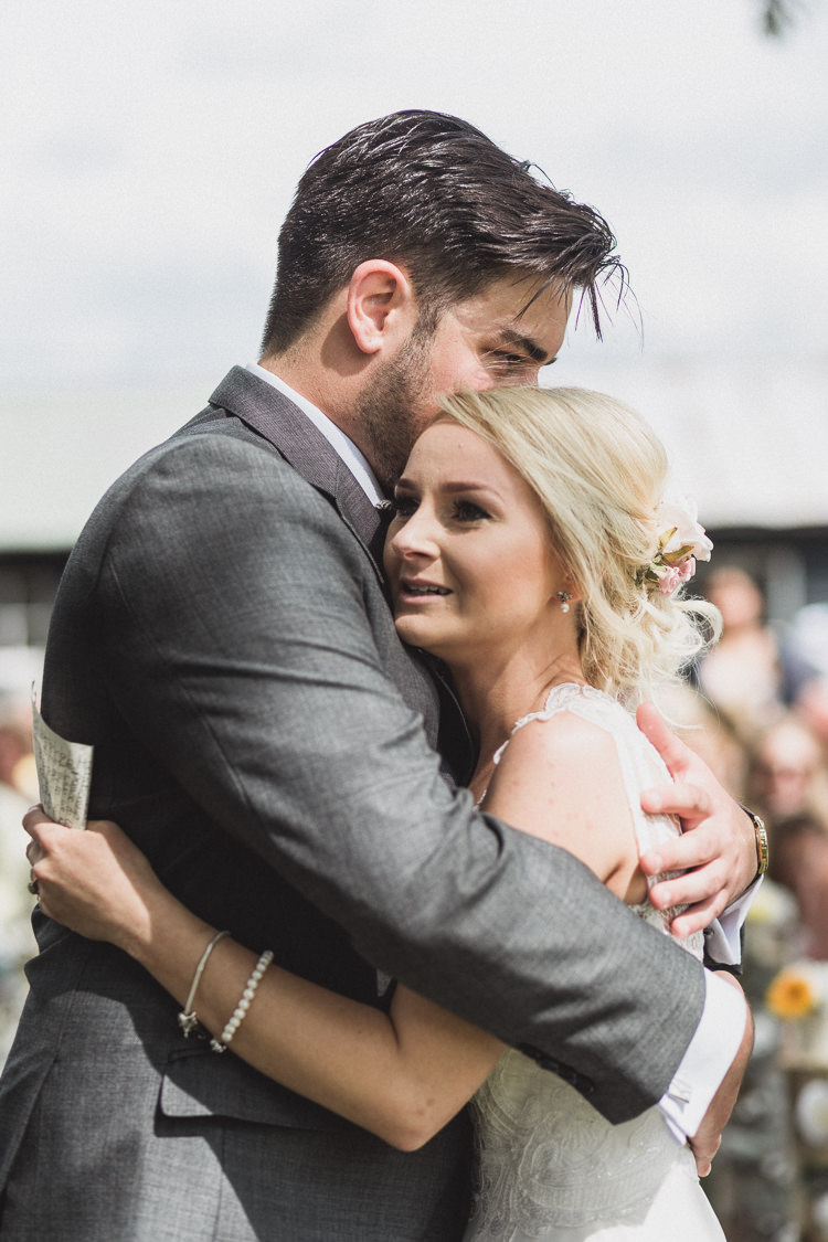Pastel Pretty Summer Picnic Wedding http://www.loveluella.co.uk/