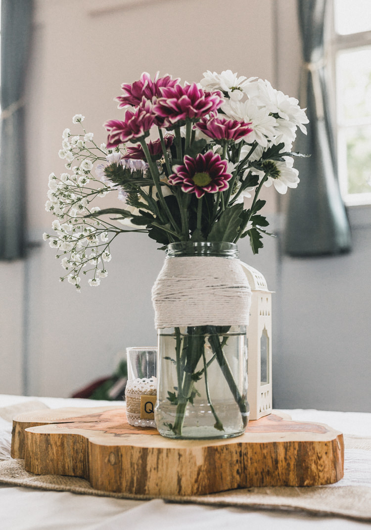 Flowers Jars Twine Log Slice Stand Centrepiece Decor Pastel Pretty Summer Picnic Wedding http://www.loveluella.co.uk/