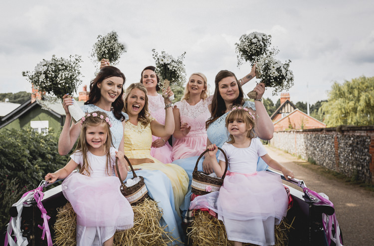 Pastel Pretty Summer Picnic Wedding http://www.loveluella.co.uk/