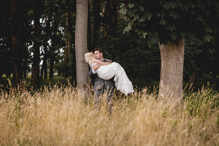 Pastel Pretty Summer Picnic Wedding http://www.loveluella.co.uk/