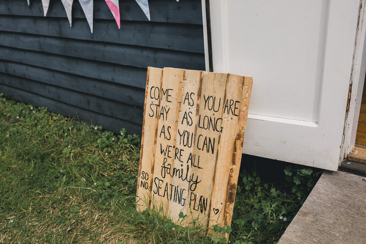 Pallet Wooden Sign Pastel Pretty Summer Picnic Wedding http://www.loveluella.co.uk/