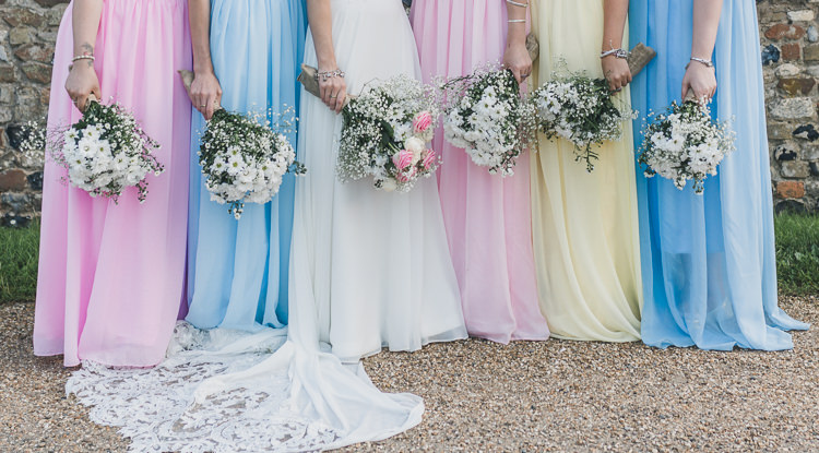 Pastel Pretty Summer Picnic Wedding http://www.loveluella.co.uk/