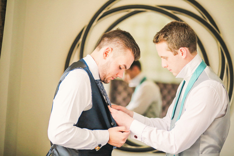 Rustic Secret Garden Wedding http://helenrussellphotography.co.uk/