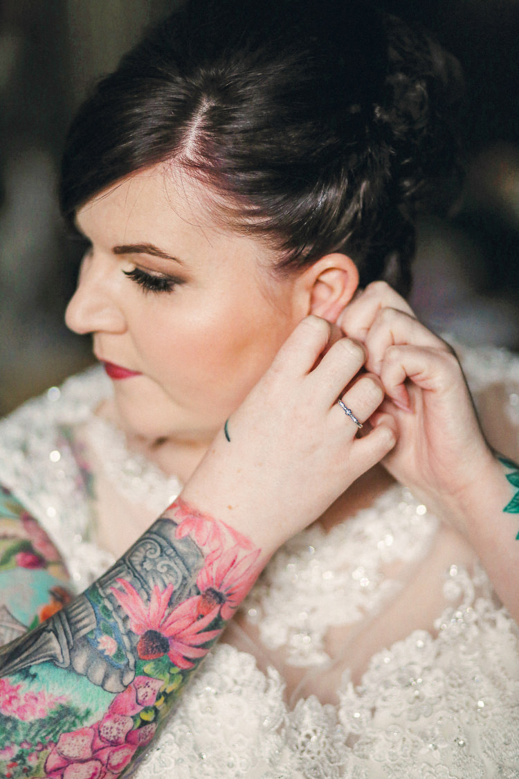 Rustic Secret Garden Wedding http://helenrussellphotography.co.uk/