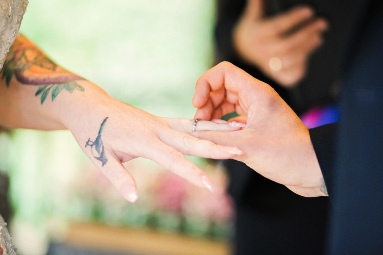 Rustic Secret Garden Wedding http://helenrussellphotography.co.uk/