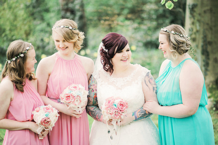 Rustic Secret Garden Wedding http://helenrussellphotography.co.uk/