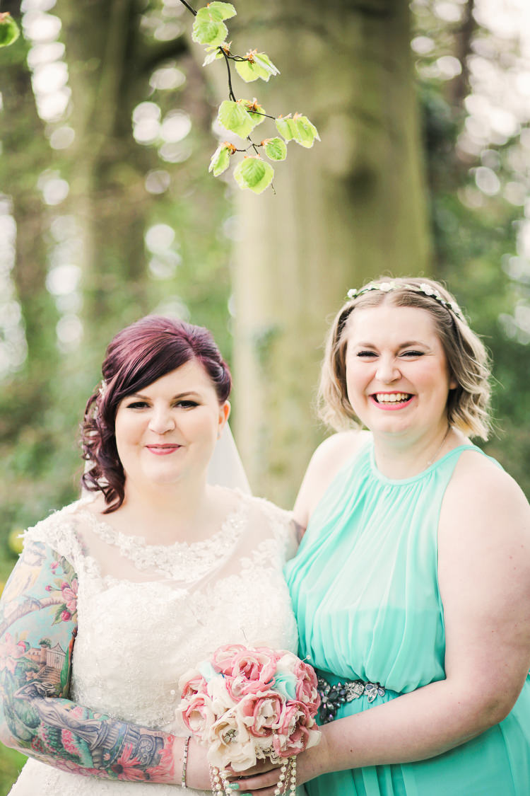 Rustic Secret Garden Wedding http://helenrussellphotography.co.uk/