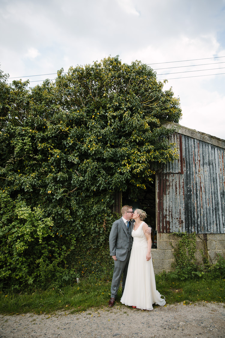 Intimate Simple Country Barn Wedding http://joannabrownphotography.com/
